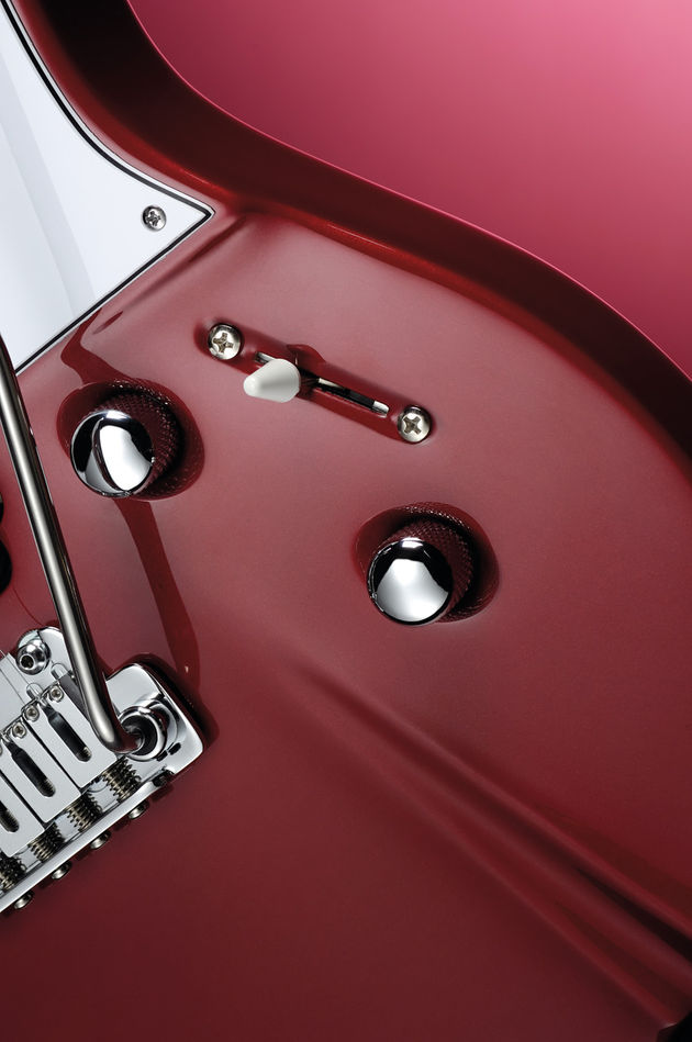 blank A five-way lever switch provides Strat-style switching